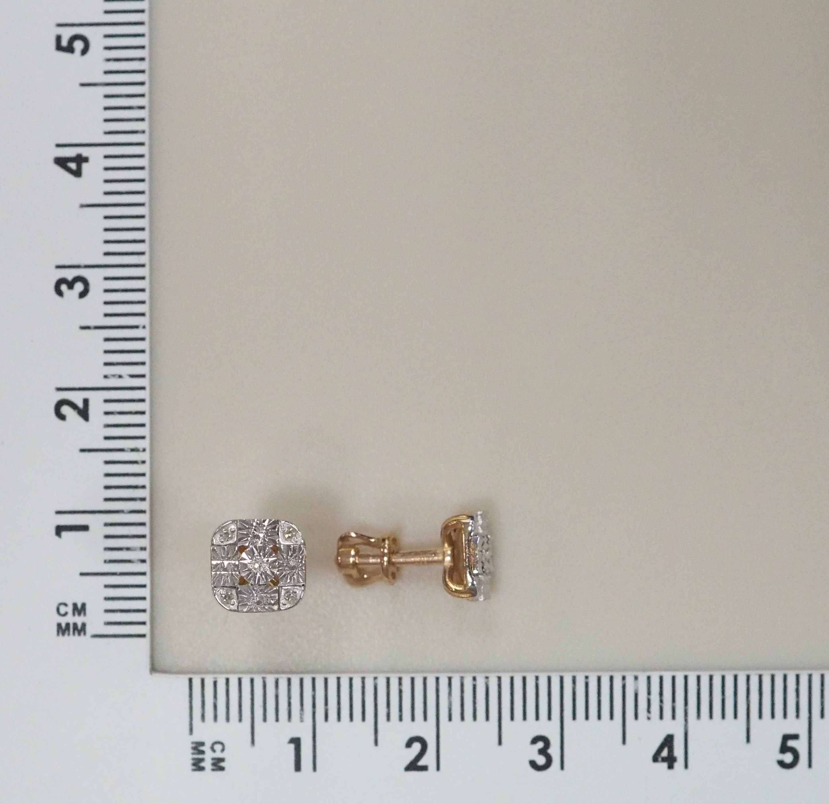 Серебряные серьги-пусеты с бриллиантами